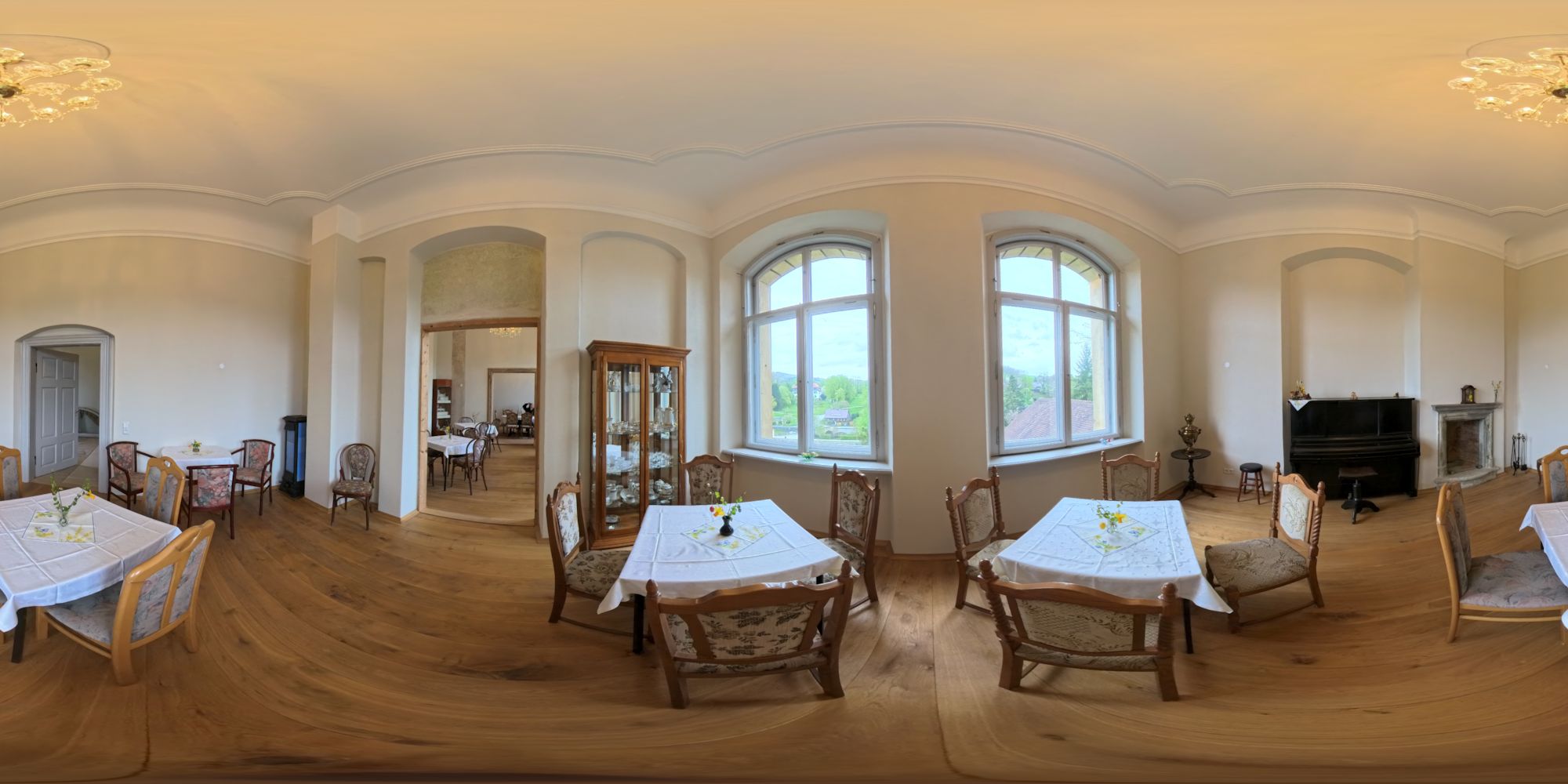 Westflügel Esszimmer 2025