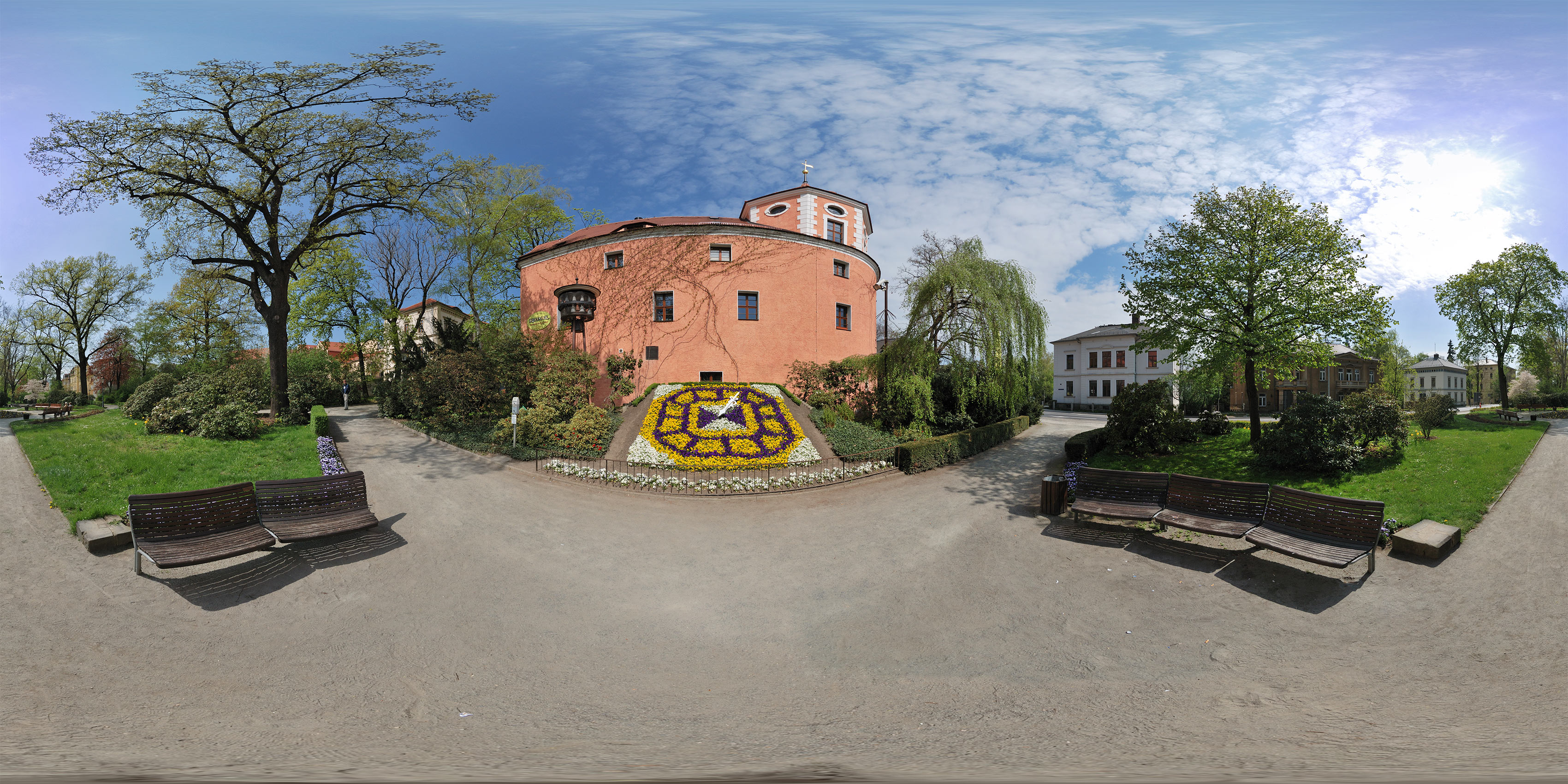 Fleischerbastei mit Blumenuhr und Meißner Porzellanglockenspiel